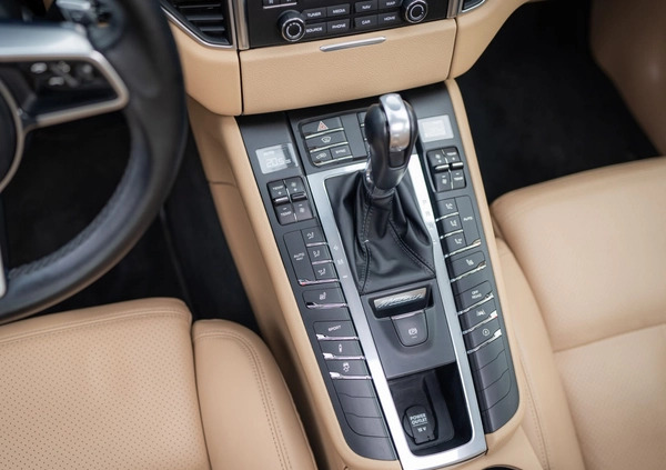 Porsche Macan cena 209000 przebieg: 73000, rok produkcji 2017 z Suwałki małe 704